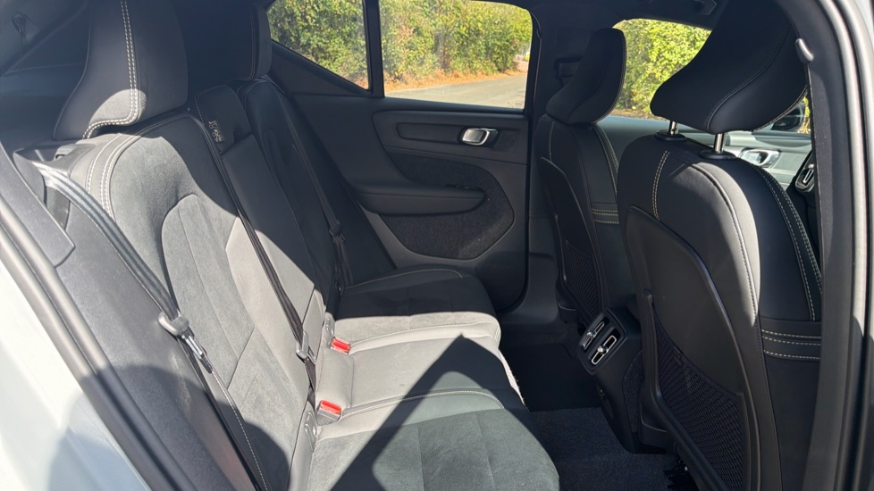 Volvo XC40 2.0 B4P Plus Dark 5dr Auto Petrol Estate - Image 6