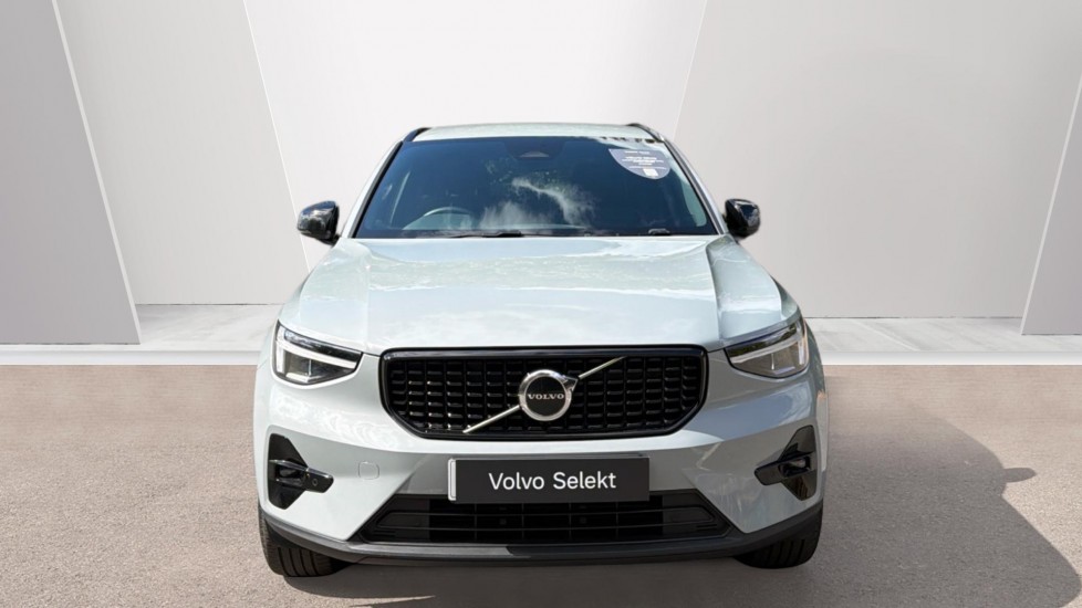 Volvo XC40 2.0 B4P Plus Dark 5dr Auto Petrol Estate - Image 8
