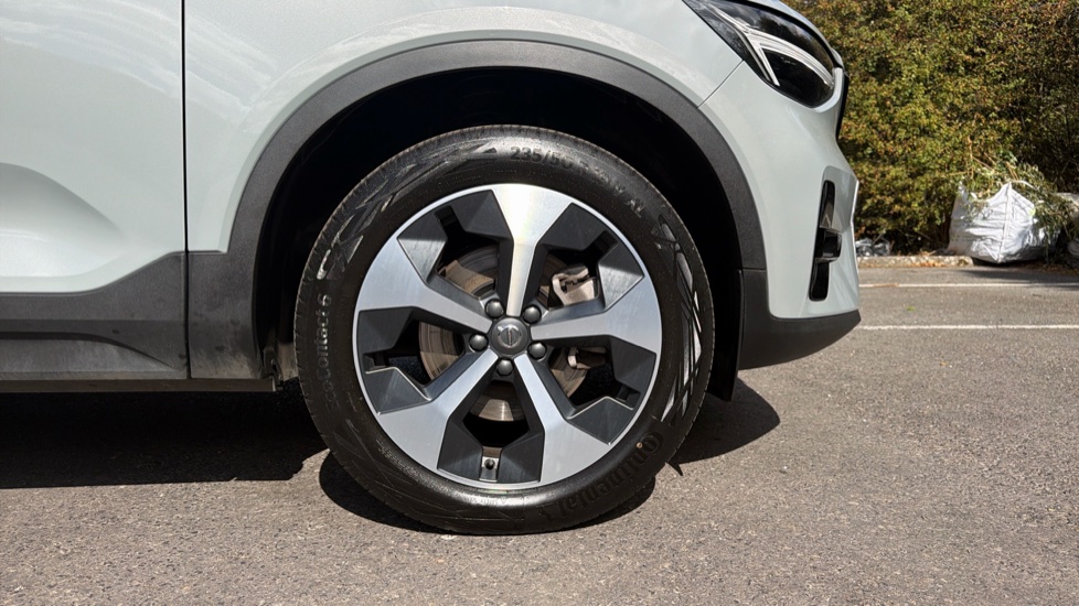 Volvo XC40 2.0 B4P Plus Dark 5dr Auto Petrol Estate - Image 9
