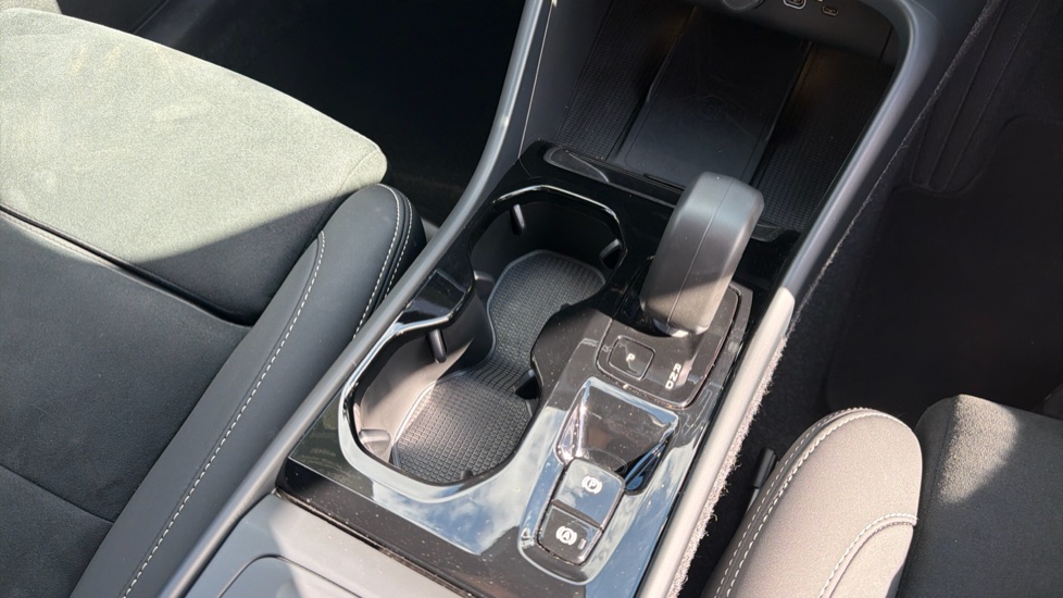 Volvo XC40 2.0 B4P Plus Dark 5dr Auto Petrol Estate - Image 26