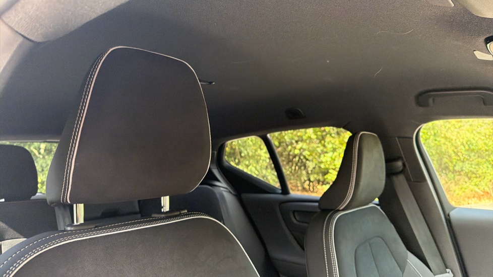 Volvo XC40 2.0 B4P Plus Dark 5dr Auto Petrol Estate - Image 31