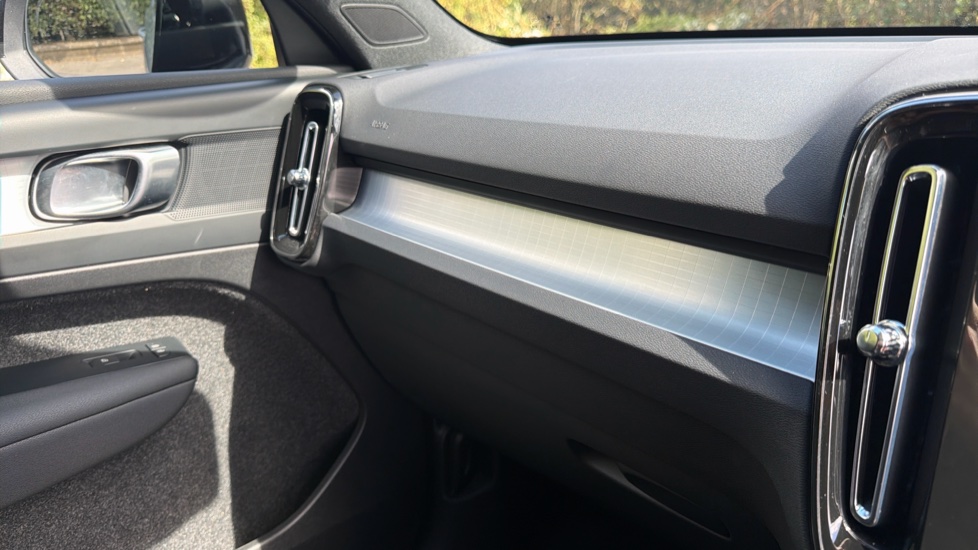 Volvo XC40 2.0 B4P Plus Dark 5dr Auto Petrol Estate - Image 37