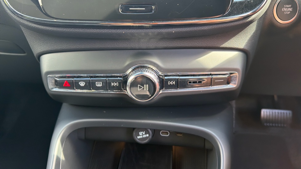 Volvo XC40 2.0 B4P Plus Dark 5dr Auto Petrol Estate - Image 38