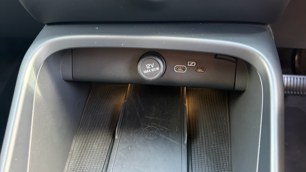 Volvo XC40 2.0 B4P Plus Dark 5dr Auto Petrol Estate - Image 39