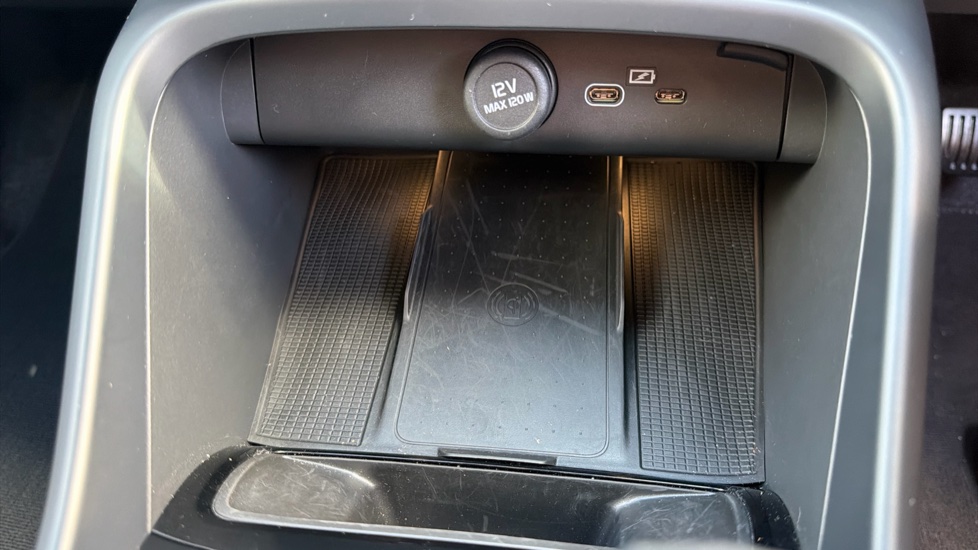 Volvo XC40 2.0 B4P Plus Dark 5dr Auto Petrol Estate - Image 40