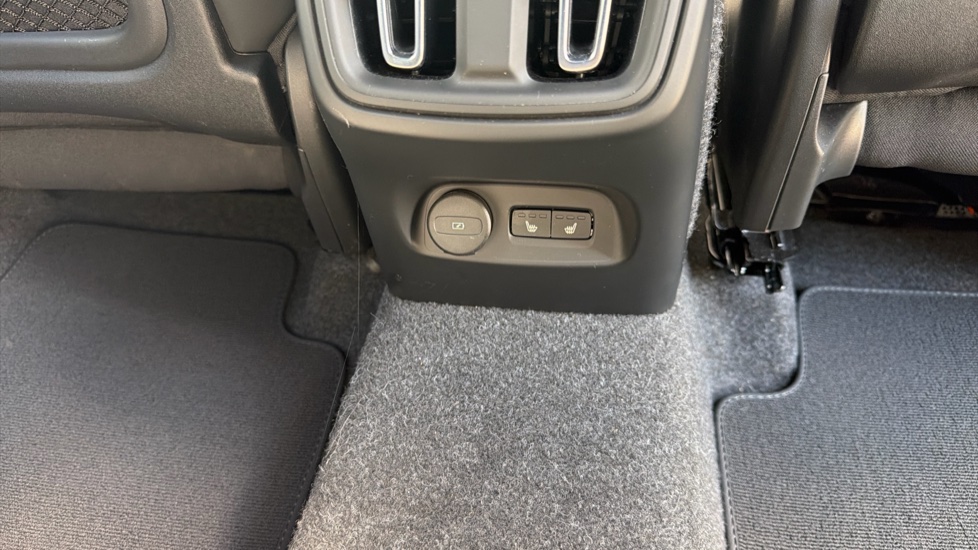 Volvo XC40 2.0 B4P Plus Dark 5dr Auto Petrol Estate - Image 58