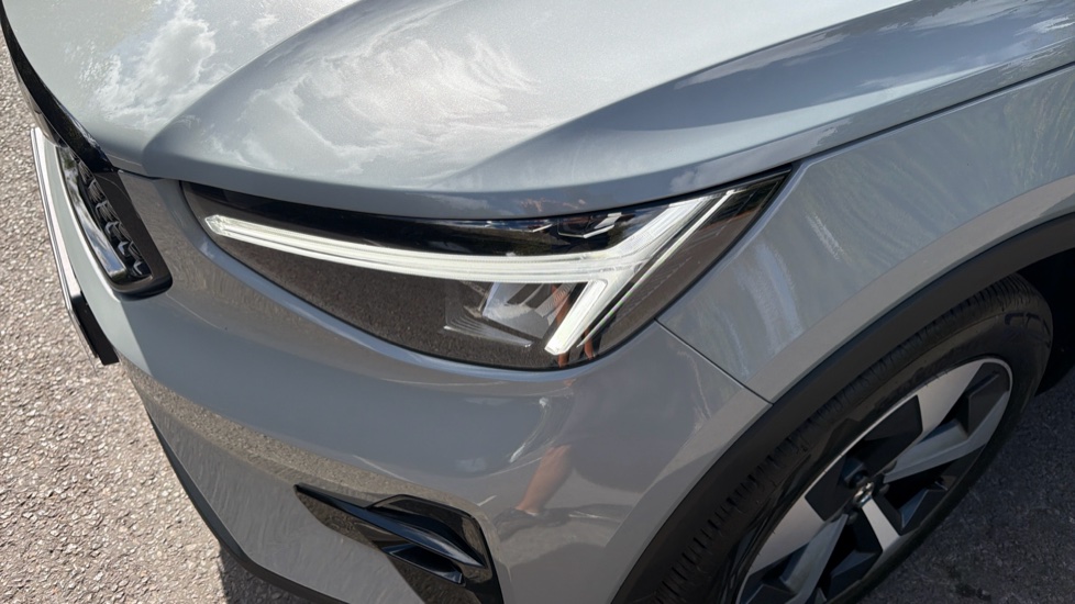 Volvo XC40 2.0 B4P Plus Dark 5dr Auto Petrol Estate - Image 65