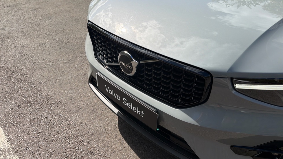 Volvo XC40 2.0 B4P Plus Dark 5dr Auto Petrol Estate - Image 66