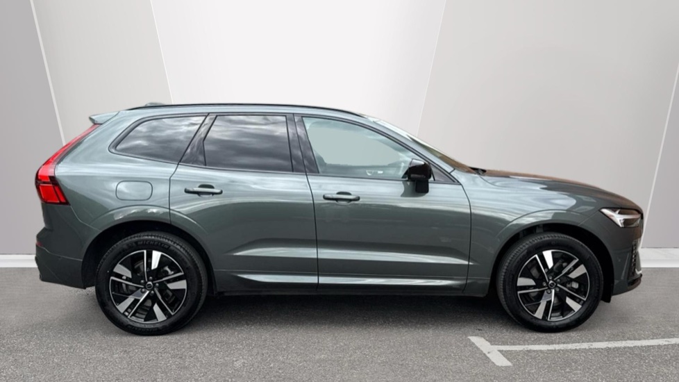 Volvo XC60 2.0 B5P Plus Dark 5dr AWD Geartronic Petrol Estate - Image 3