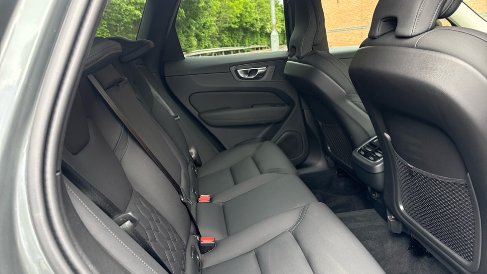 Volvo XC60 2.0 B5P Plus Dark 5dr AWD Geartronic Petrol Estate - Image 6