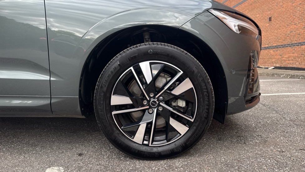 Volvo XC60 2.0 B5P Plus Dark 5dr AWD Geartronic Petrol Estate - Image 9