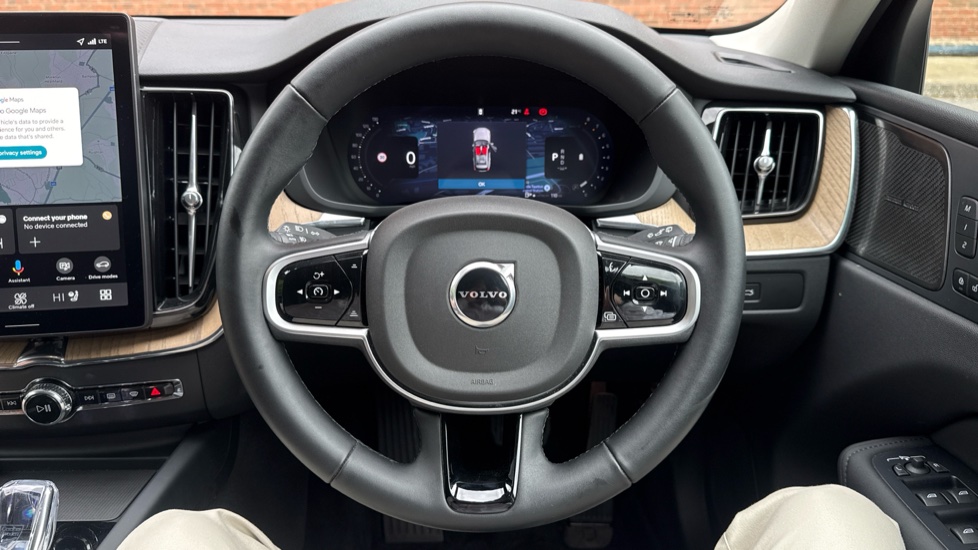 Volvo XC60 2.0 B5P Plus Dark 5dr AWD Geartronic Petrol Estate - Image 10