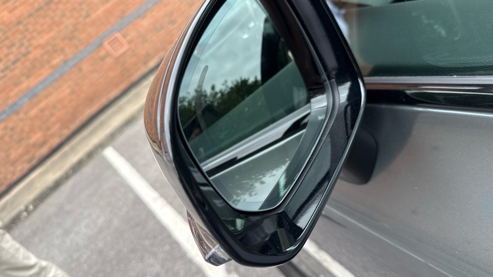 Volvo XC60 2.0 B5P Plus Dark 5dr AWD Geartronic Petrol Estate - Image 49