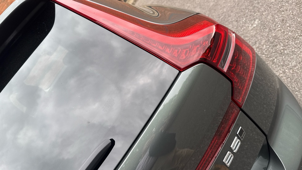 Volvo XC60 2.0 B5P Plus Dark 5dr AWD Geartronic Petrol Estate - Image 53