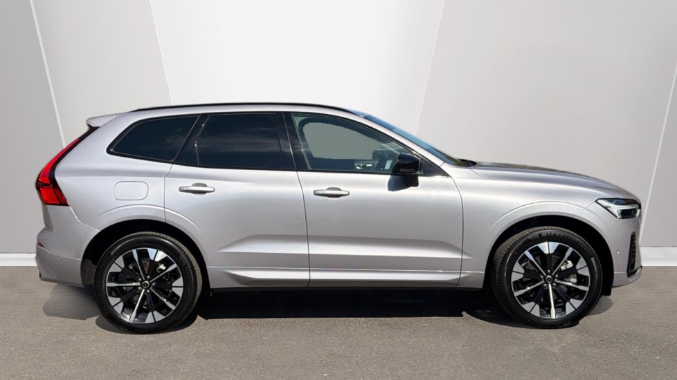 Volvo XC60 2.0 T8 [455] PHEV Ultra Dark 5dr AWD Geartronic Estate - Image 3