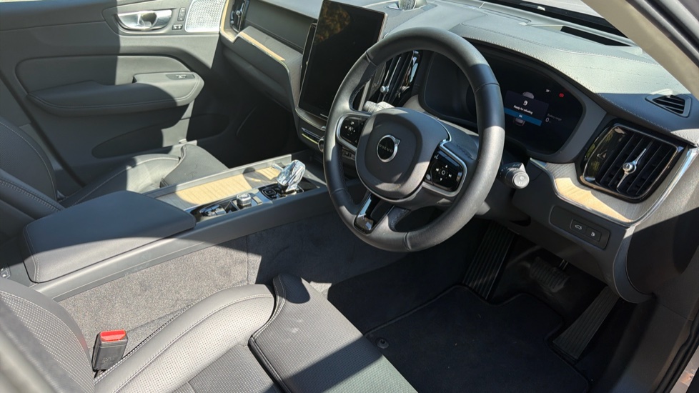 Volvo XC60 2.0 T8 [455] PHEV Ultra Dark 5dr AWD Geartronic Estate - Image 4
