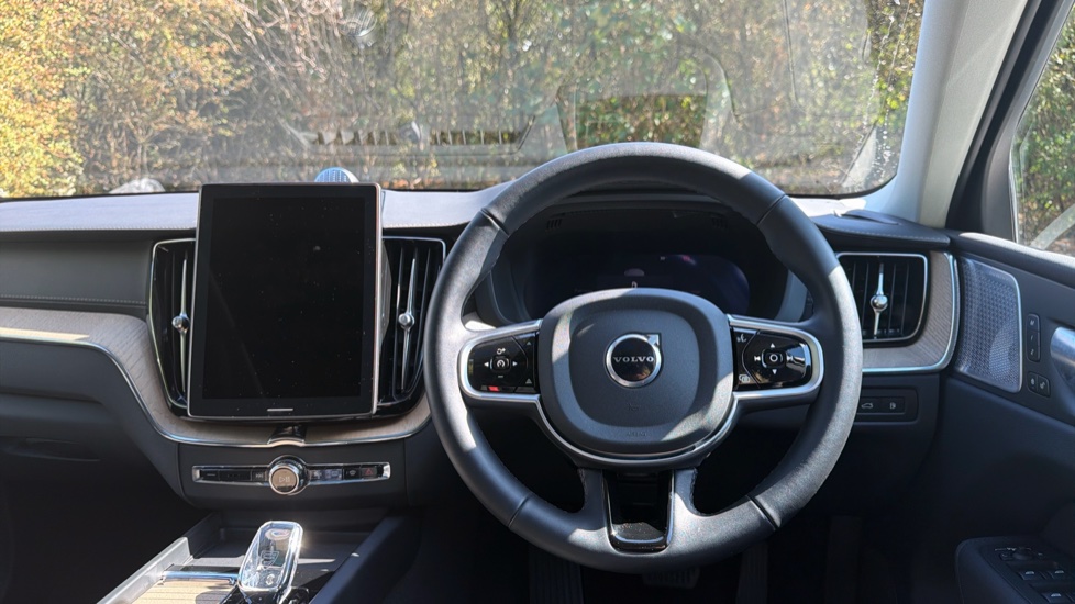 Volvo XC60 2.0 T8 [455] PHEV Ultra Dark 5dr AWD Geartronic Estate - Image 10