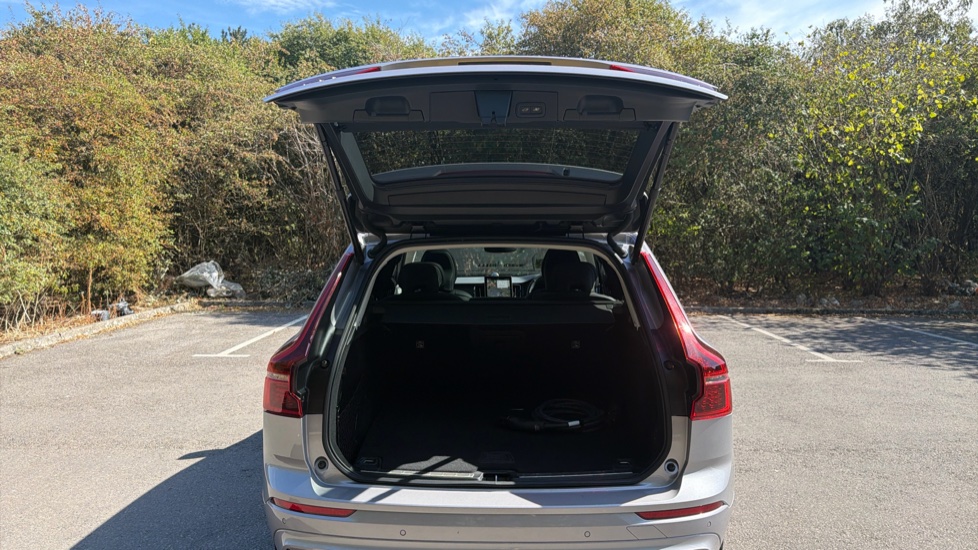 Volvo XC60 2.0 T8 [455] PHEV Ultra Dark 5dr AWD Geartronic Estate - Image 13