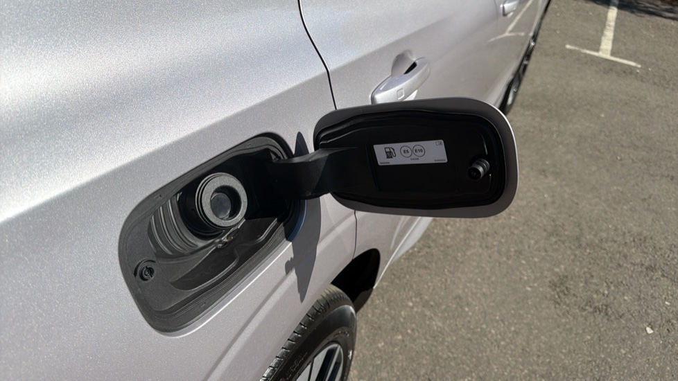 Volvo XC60 2.0 T8 [455] PHEV Ultra Dark 5dr AWD Geartronic Estate - Image 15