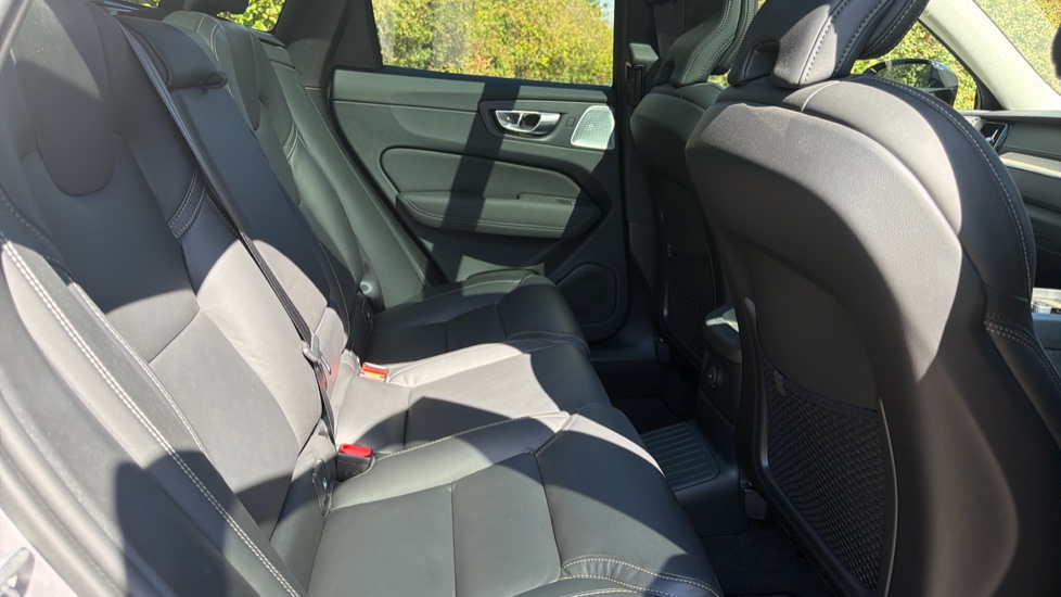 Volvo XC60 2.0 T8 [455] PHEV Ultra Dark 5dr AWD Geartronic Estate - Image 32
