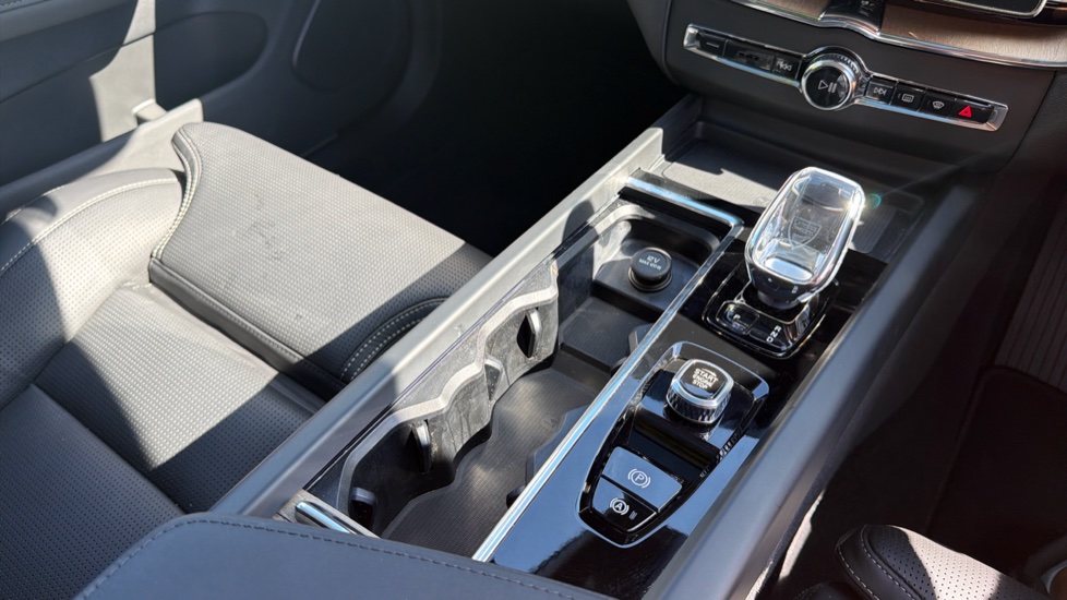 Volvo XC60 2.0 T8 [455] PHEV Ultra Dark 5dr AWD Geartronic Estate - Image 53