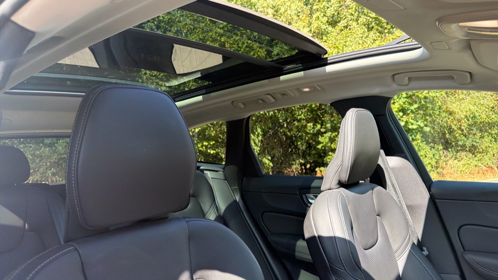 Volvo XC60 2.0 T8 [455] PHEV Ultra Dark 5dr AWD Geartronic Estate - Image 56