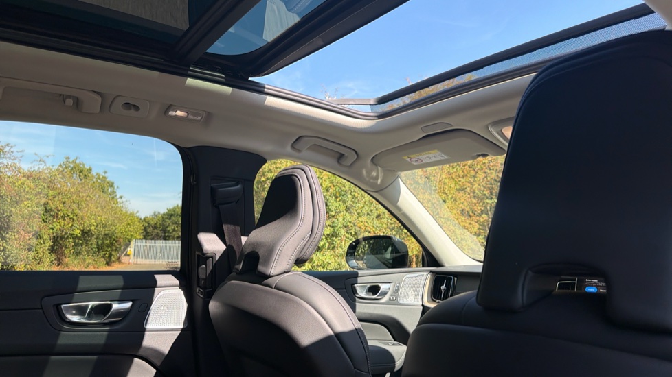 Volvo XC60 2.0 T8 [455] PHEV Ultra Dark 5dr AWD Geartronic Estate - Image 60