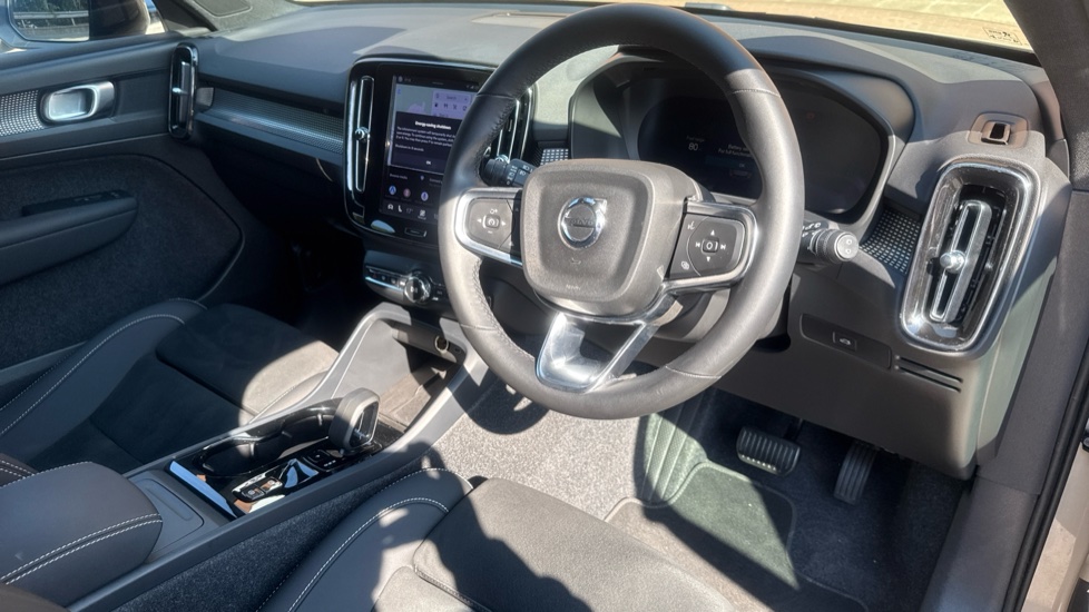 Volvo XC40 2.0 B4P Plus Dark 5dr Auto Petrol Estate - Image 4