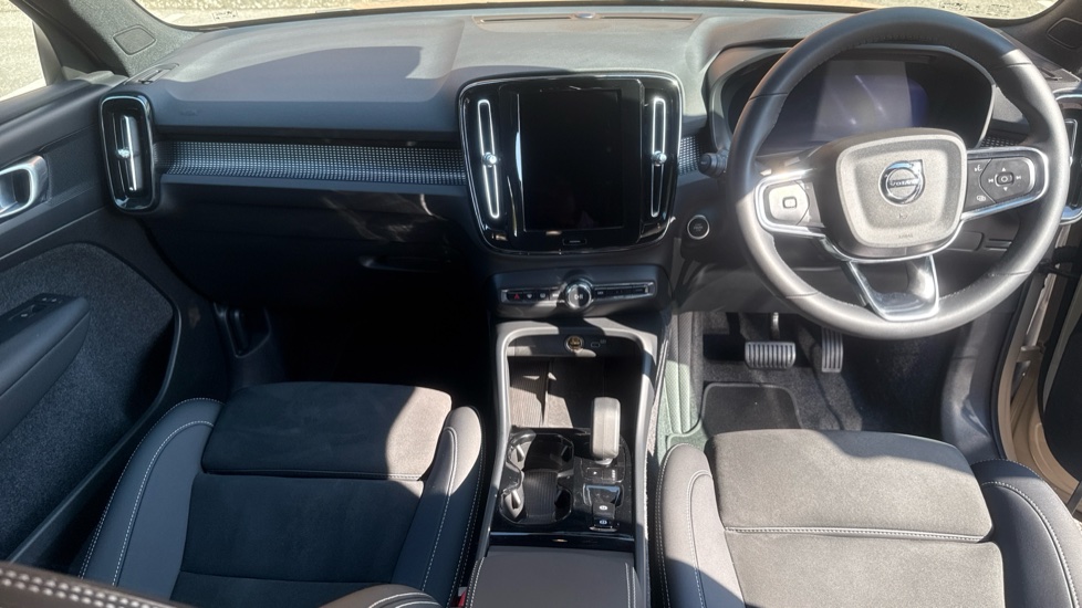 Volvo XC40 2.0 B4P Plus Dark 5dr Auto Petrol Estate - Image 5