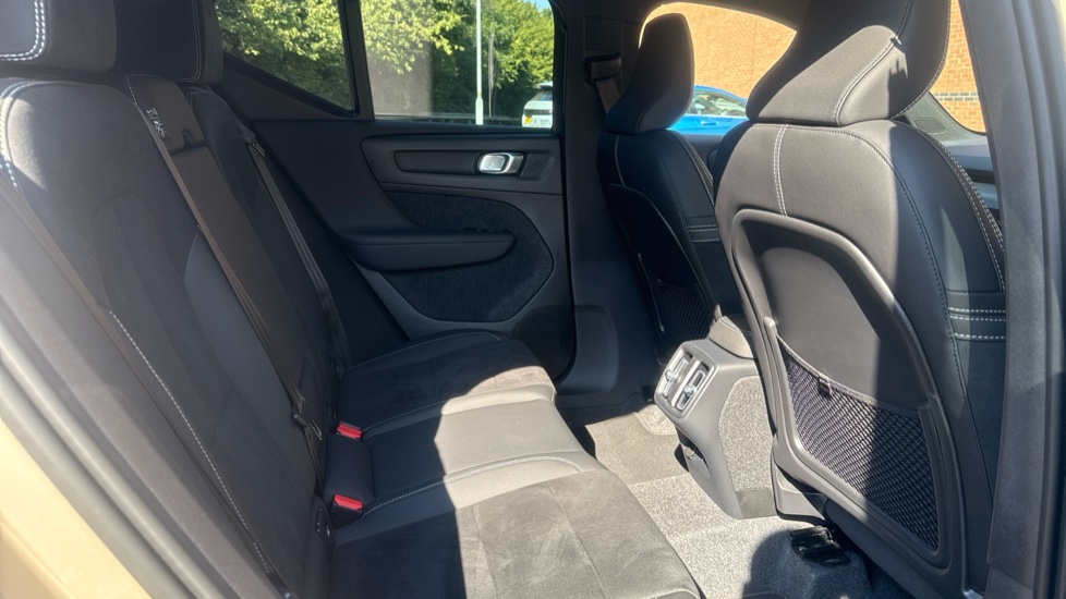 Volvo XC40 2.0 B4P Plus Dark 5dr Auto Petrol Estate - Image 6