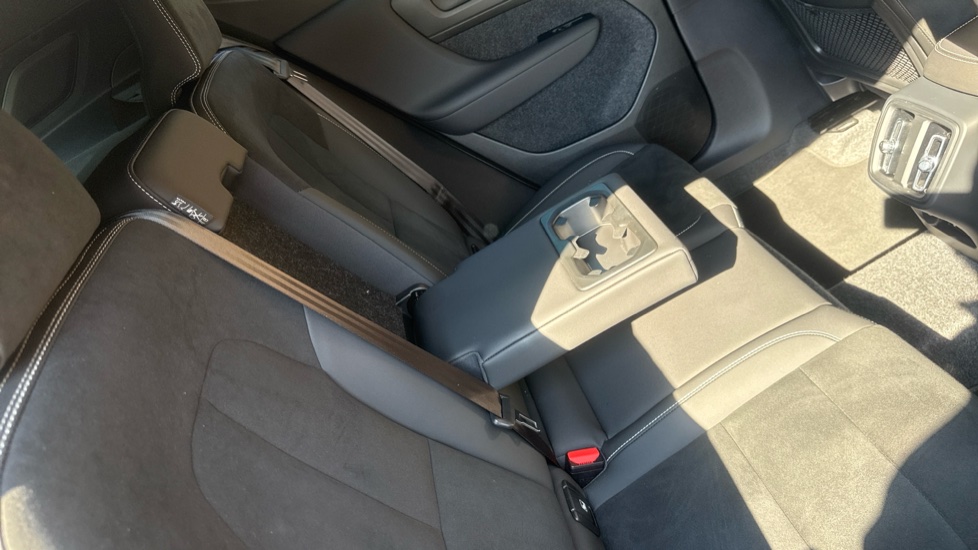 Volvo XC40 2.0 B4P Plus Dark 5dr Auto Petrol Estate - Image 17