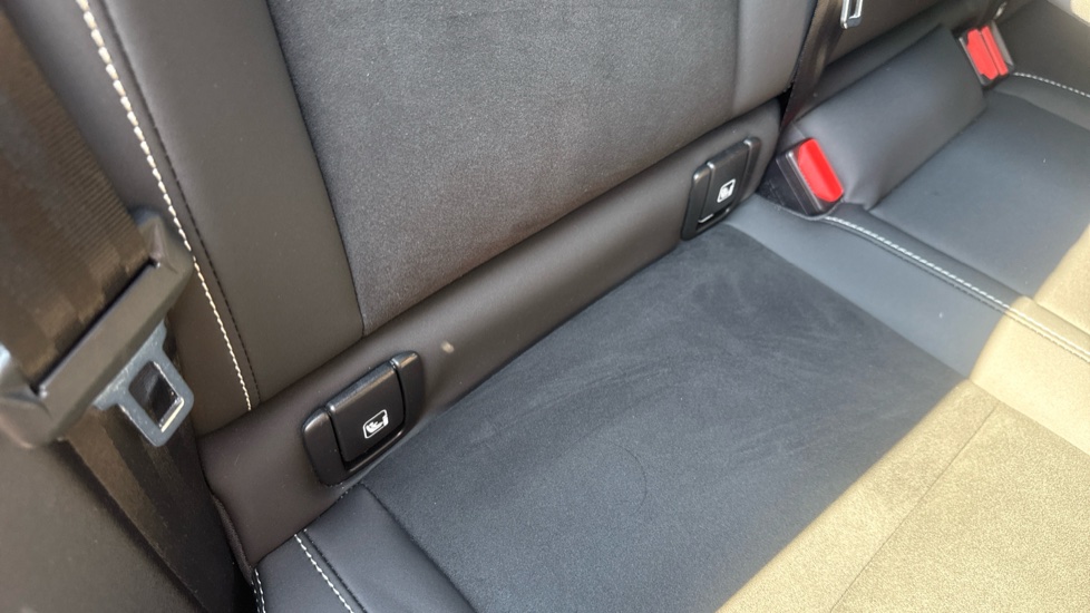 Volvo XC40 2.0 B4P Plus Dark 5dr Auto Petrol Estate - Image 18