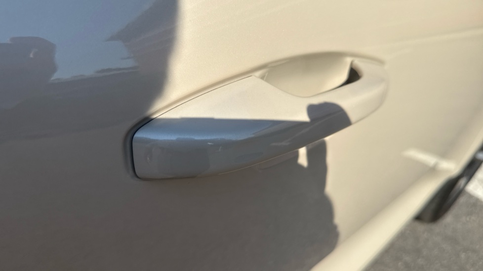 Volvo XC40 2.0 B4P Plus Dark 5dr Auto Petrol Estate - Image 20