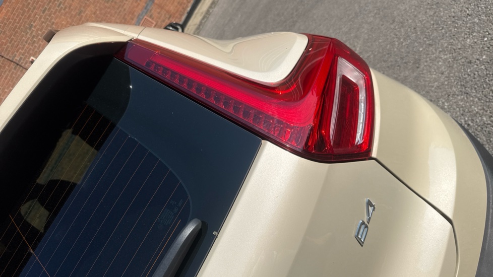 Volvo XC40 2.0 B4P Plus Dark 5dr Auto Petrol Estate - Image 22