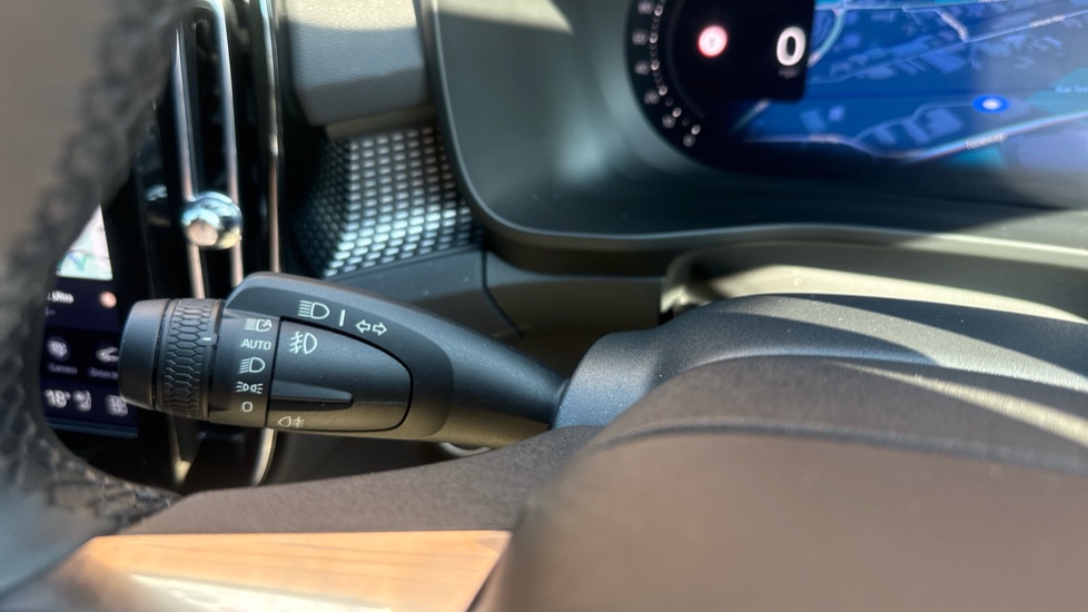 Volvo XC40 2.0 B4P Plus Dark 5dr Auto Petrol Estate - Image 28