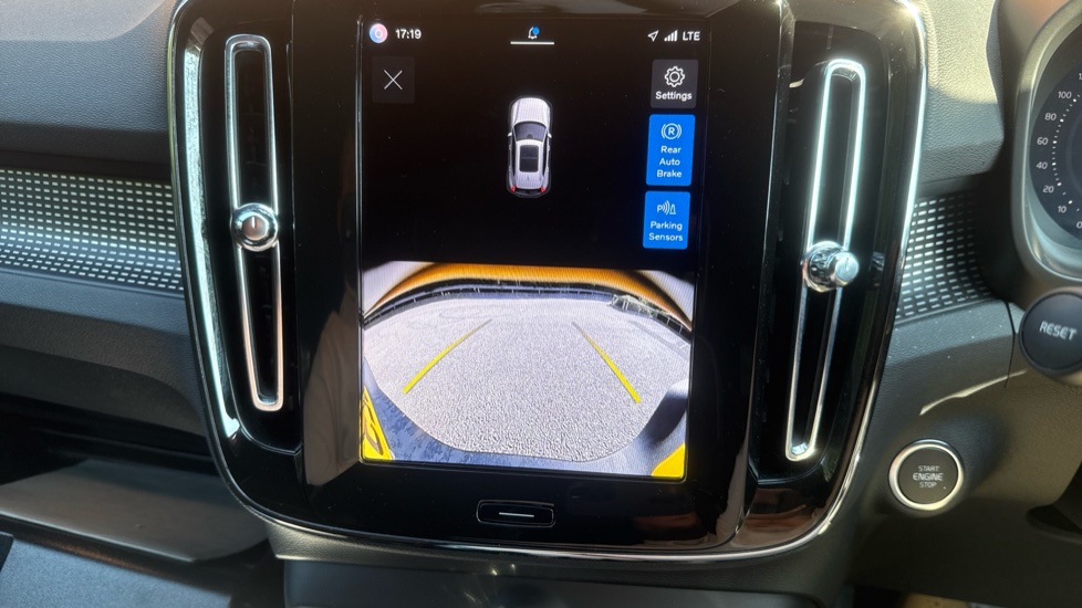 Volvo XC40 2.0 B4P Plus Dark 5dr Auto Petrol Estate - Image 36
