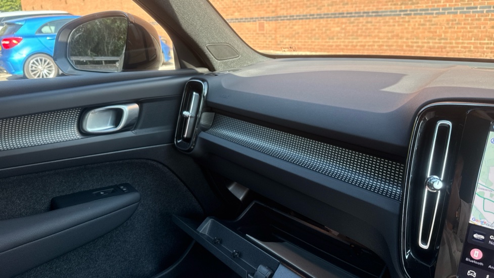 Volvo XC40 2.0 B4P Plus Dark 5dr Auto Petrol Estate - Image 39
