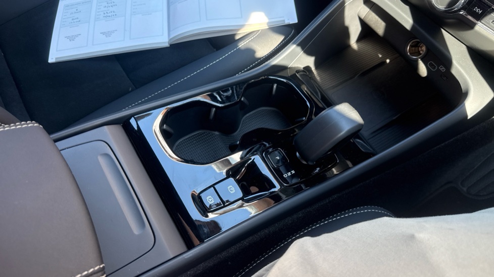 Volvo XC40 2.0 B4P Plus Dark 5dr Auto Petrol Estate - Image 48