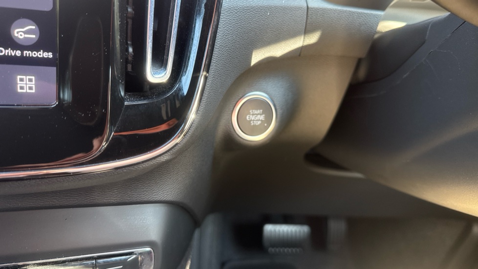 Volvo XC40 2.0 B4P Plus Dark 5dr Auto Petrol Estate - Image 53