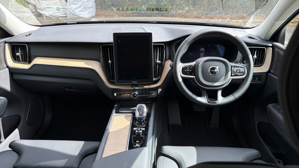 Volvo XC60 2.0 T6 [350] PHEV Plus Dark 5dr AWD Geartronic Estate - Image 5