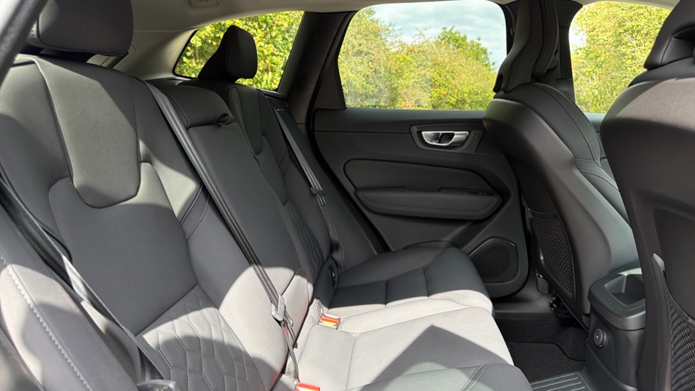 Volvo XC60 2.0 T6 [350] PHEV Plus Dark 5dr AWD Geartronic Estate - Image 6