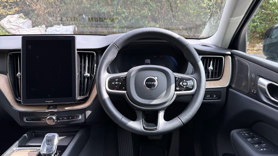 Volvo XC60 2.0 T6 [350] PHEV Plus Dark 5dr AWD Geartronic Estate - Image 10