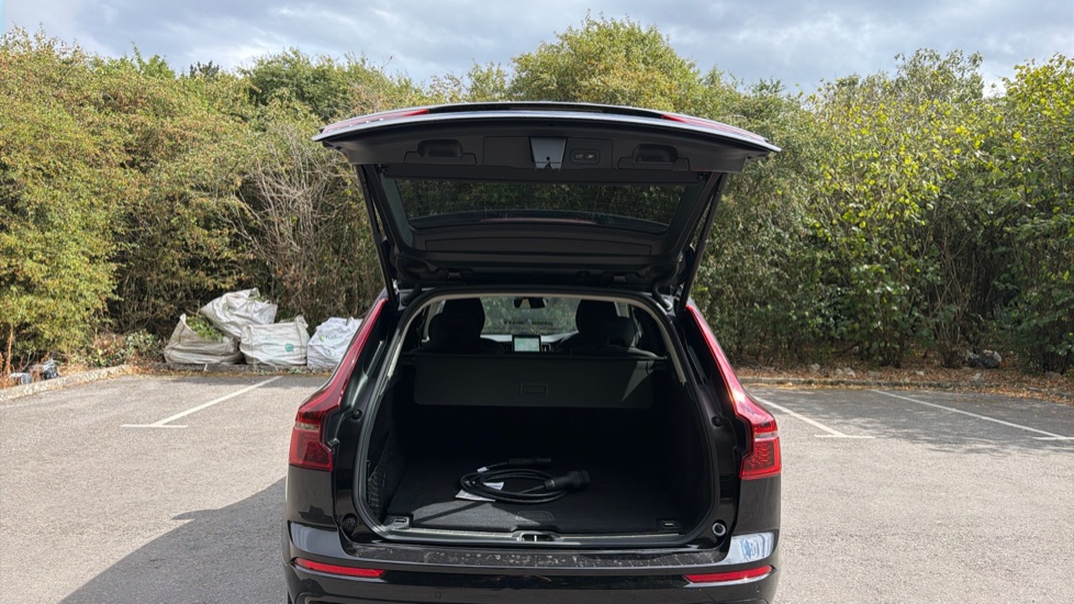 Volvo XC60 2.0 T6 [350] PHEV Plus Dark 5dr AWD Geartronic Estate - Image 13