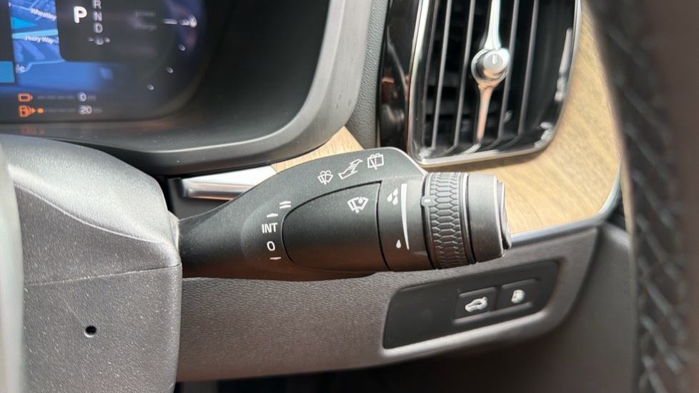 Volvo XC60 2.0 T6 [350] PHEV Plus Dark 5dr AWD Geartronic Estate - Image 19