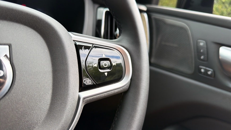 Volvo XC60 2.0 T6 [350] PHEV Plus Dark 5dr AWD Geartronic Estate - Image 21