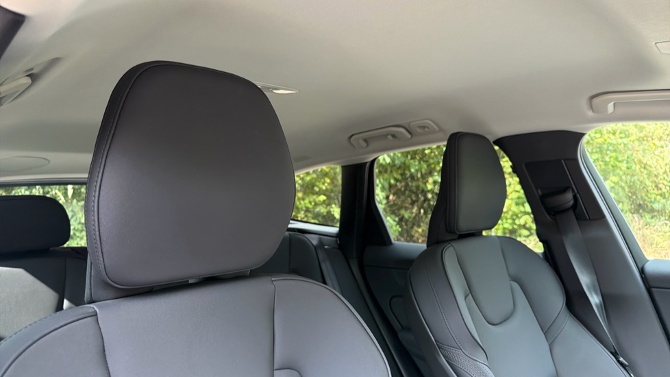 Volvo XC60 2.0 T6 [350] PHEV Plus Dark 5dr AWD Geartronic Estate - Image 30
