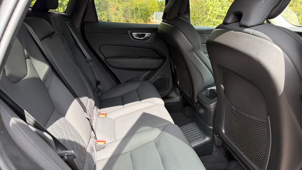 Volvo XC60 2.0 T6 [350] PHEV Plus Dark 5dr AWD Geartronic Estate - Image 32