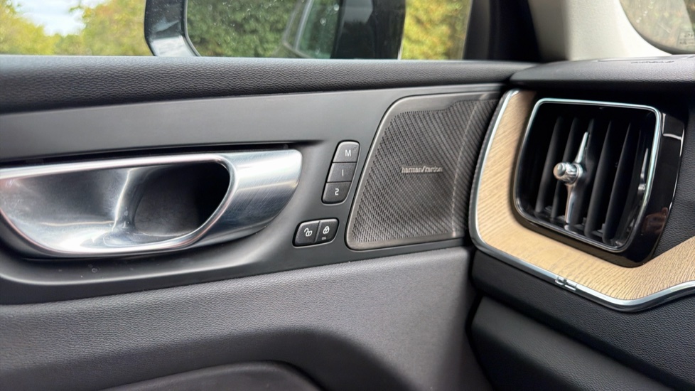 Volvo XC60 2.0 T6 [350] PHEV Plus Dark 5dr AWD Geartronic Estate - Image 37