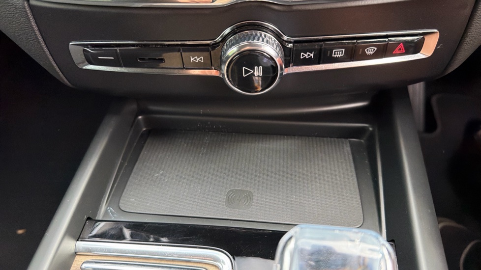 Volvo XC60 2.0 T6 [350] PHEV Plus Dark 5dr AWD Geartronic Estate - Image 44