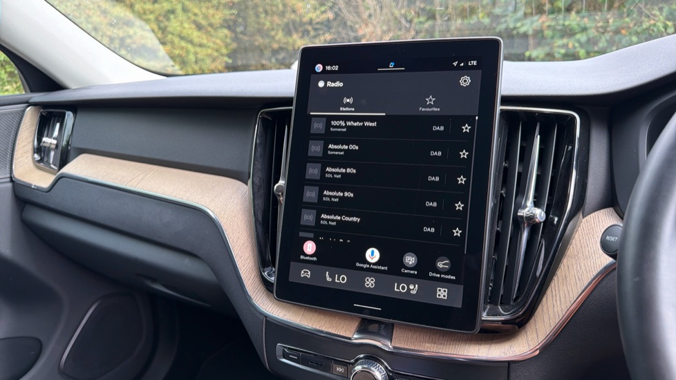 Volvo XC60 2.0 T6 [350] PHEV Plus Dark 5dr AWD Geartronic Estate - Image 50